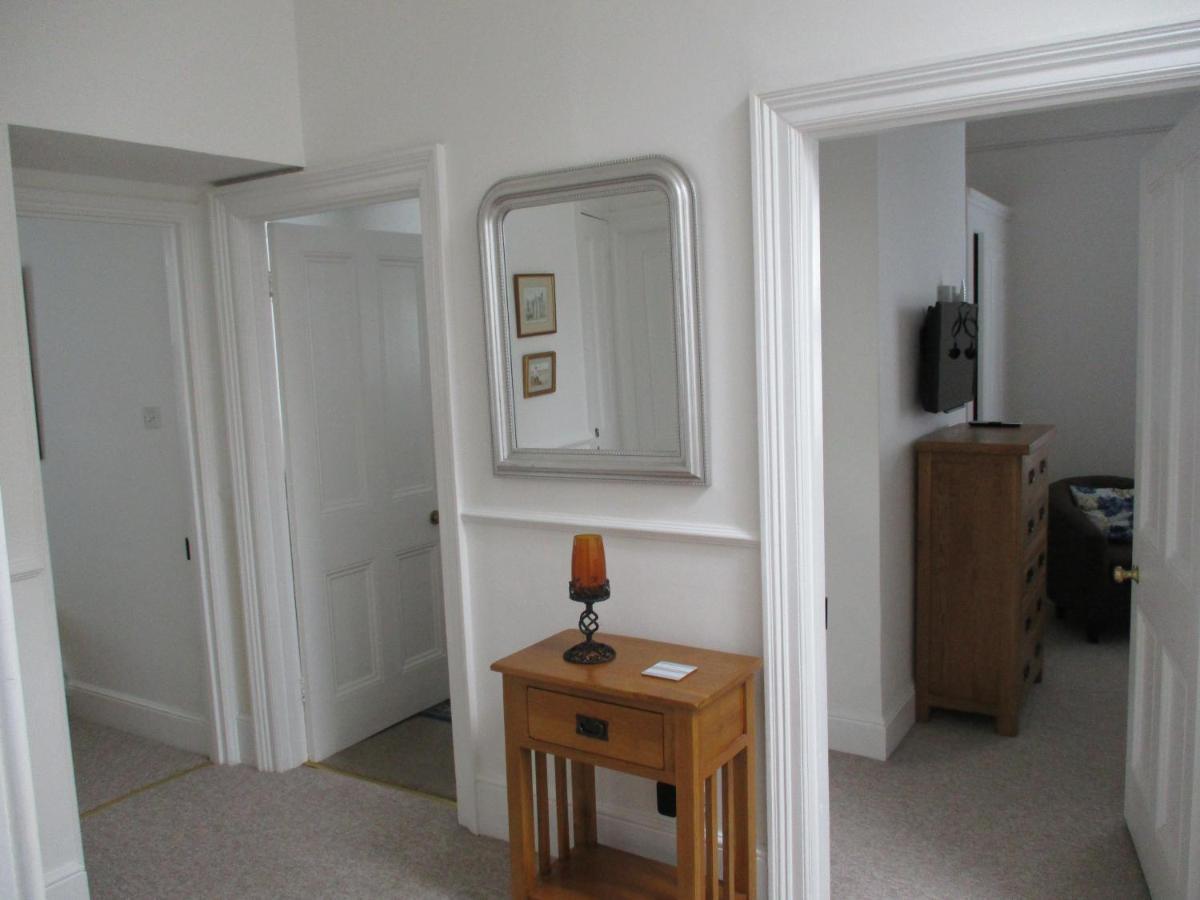 Lovely Spacious 3 Bedded First Floor Apartment Ryde  Kültér fotó